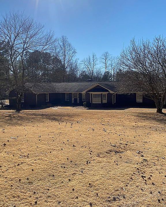 2nd image of 690 Garrett Creek Rd