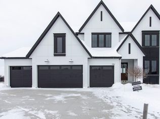 1986 Leaping Deer Cir, Medina, MN 55340