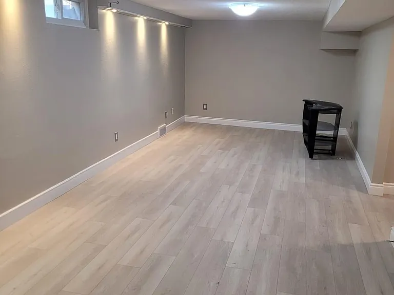 17 Renny Cres #BASEMENT — Photo 7