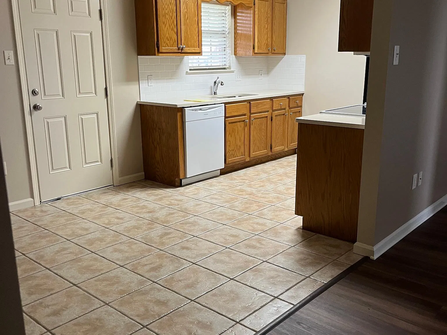 865 Crestliner Dr — Photo 4