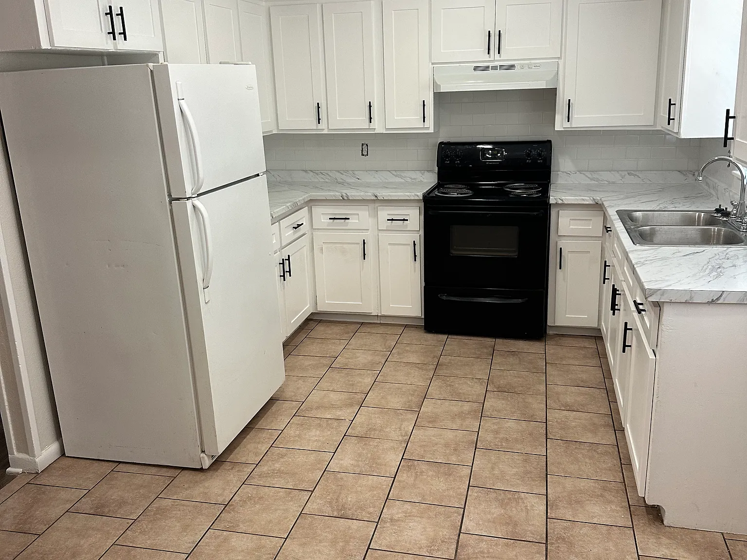 3 bed, 1220 sqft, $1,350 — Photo 3