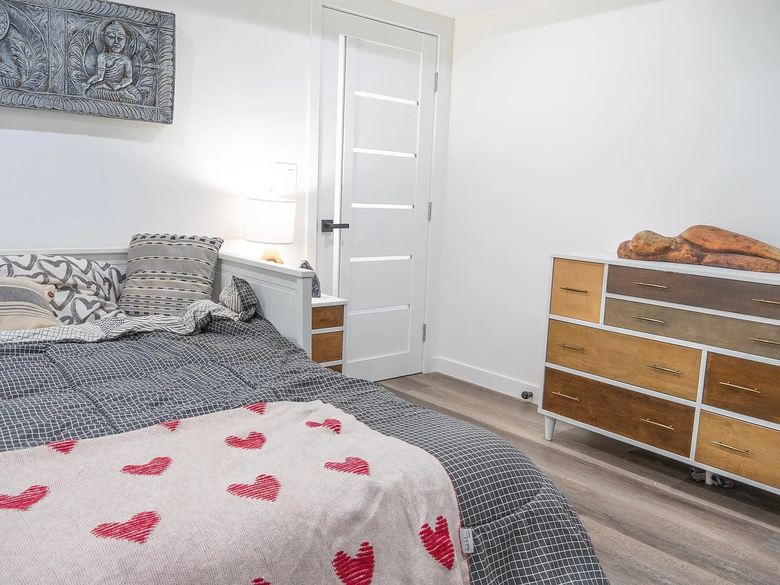 2 bed, 1000 sqft, $5,000 — Photo 2