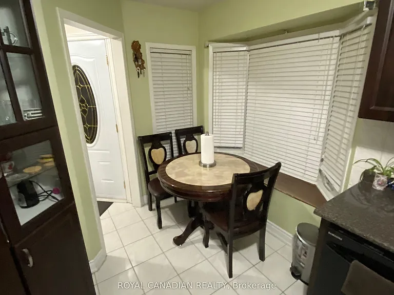 9 Clarion Cres #UPPER — Photo 3