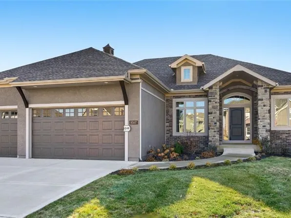 13450 Terrace Park Dr, Parkville, MO 64152