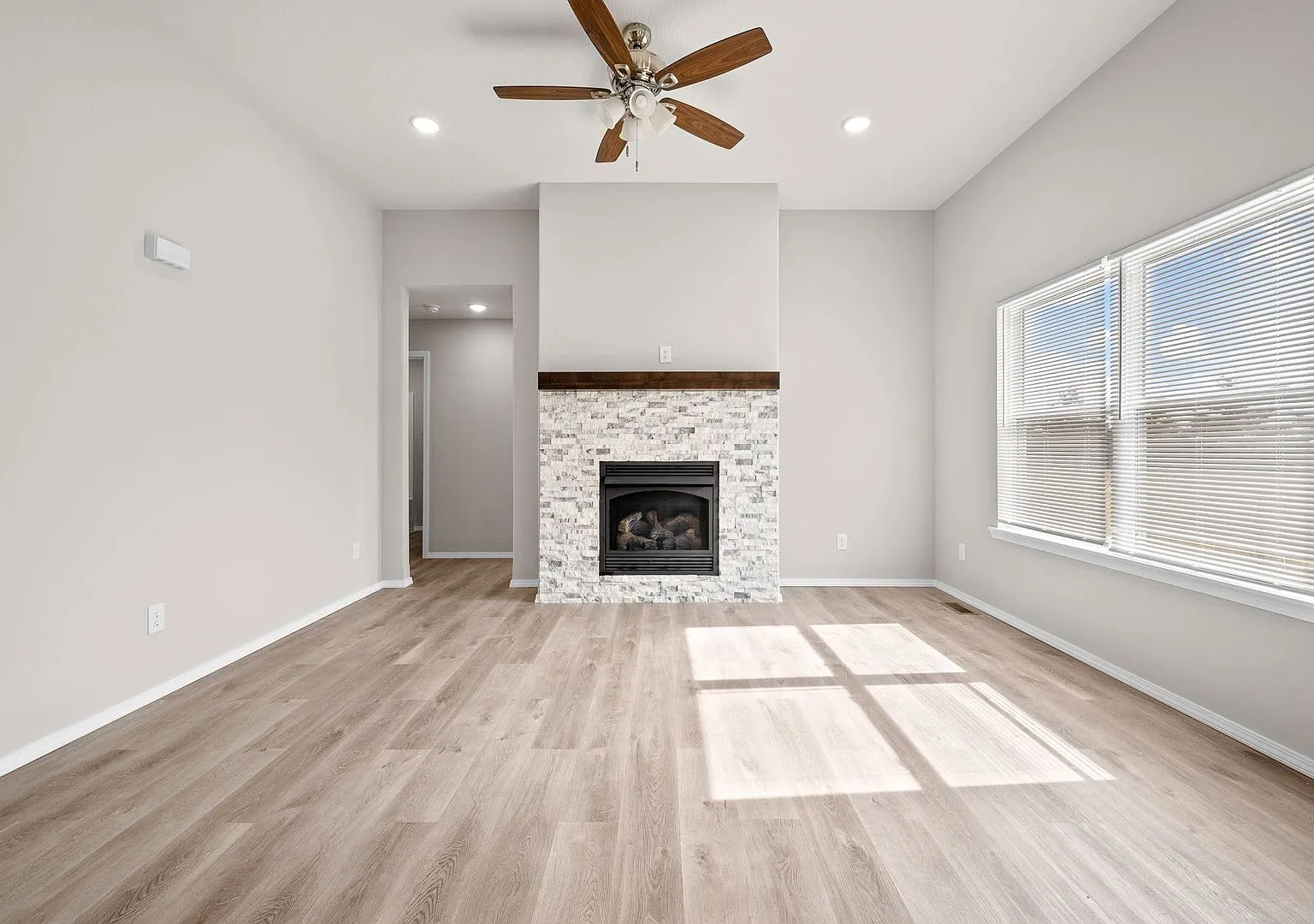 Leasing — Photo 4