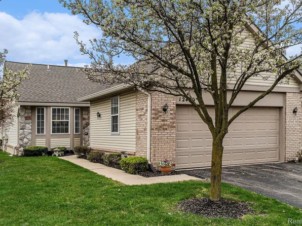 12430 S Noonan Ct #34, Utica, MI 48315