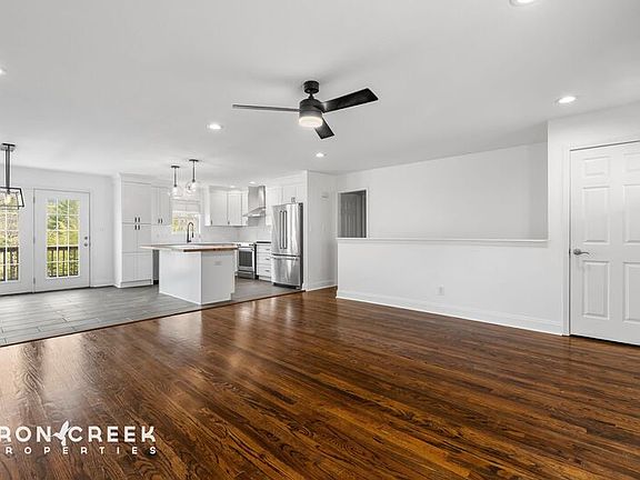 5th image of 8 Rose Briar Cir