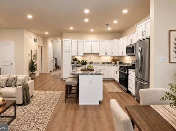 10 Wayne Ct, Blackwood, NJ 08012