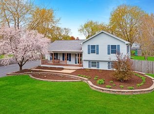 28W520 Douglas Rd, Naperville, IL 60564