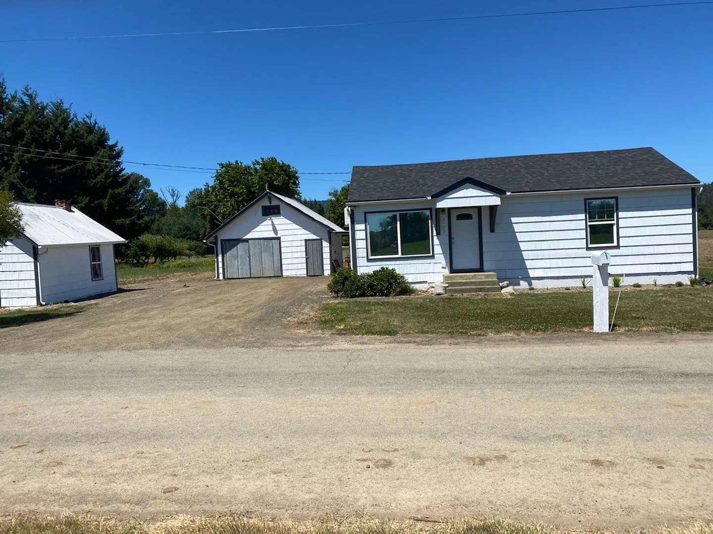 3 Bedroom 1 Bath Country Home — Photo 1