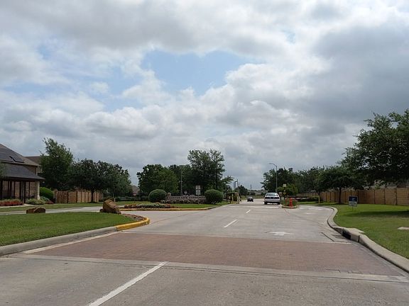 3rd image of 4519 Matagorda Lakes Dr