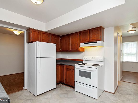 5th image of 26 Evergreen Ln