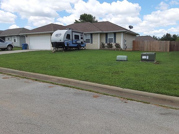 3rd image of 279 Maplewood Dr