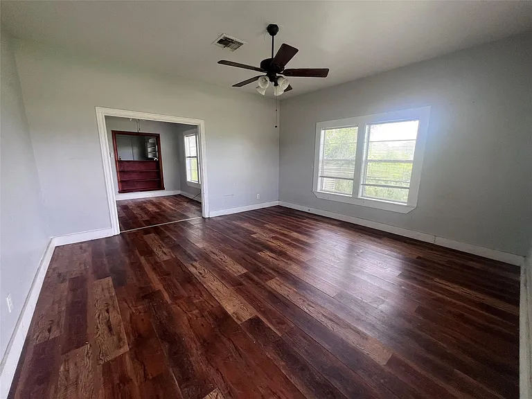 709 S Harrison Ln — Photo 3