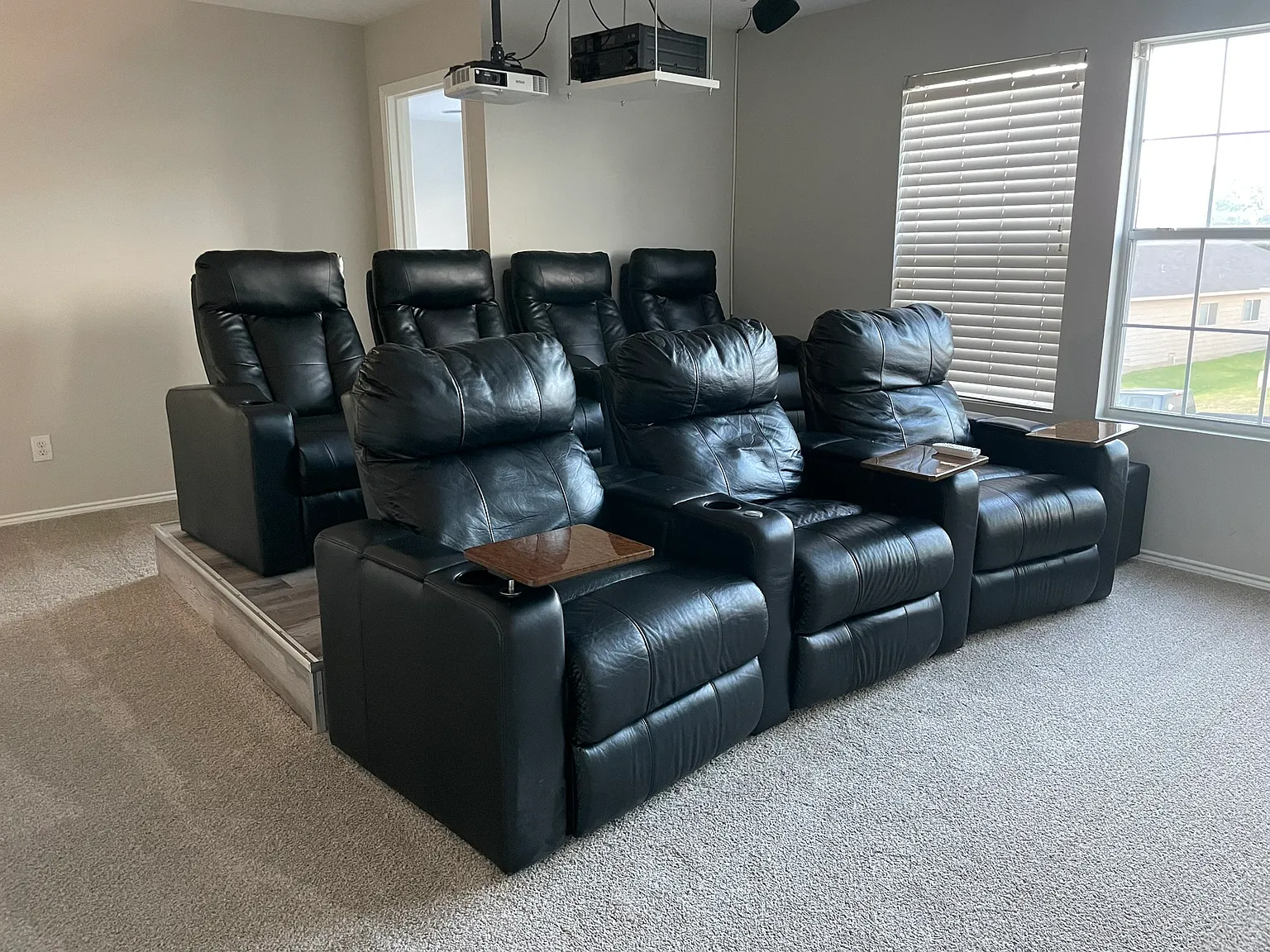5 bed, 2.5 bath, 2557 sqft, $6,900 — Photo 3