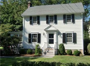 32 Sinawoy Rd, Greenwich, CT 06807