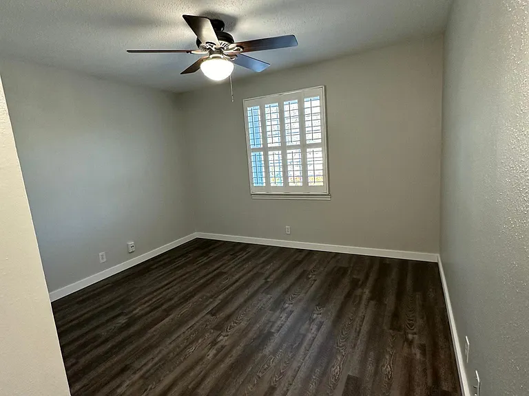 902 Roaring Springs Rd — Photo 5