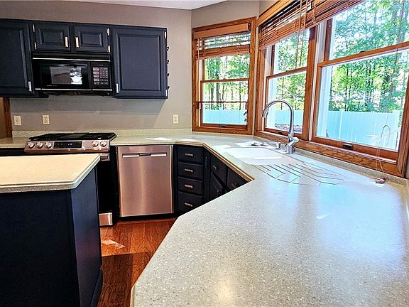 5th image of 332 Hillyer Dr