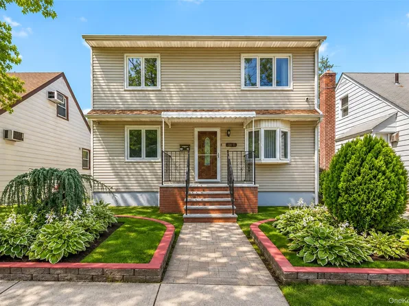 16431 Underhill Ave, Fresh Meadows, NY 11365