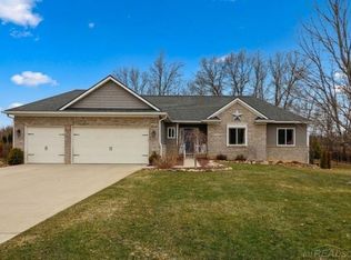 450 Pheasant Ridge Ct, Ortonville, MI 48462