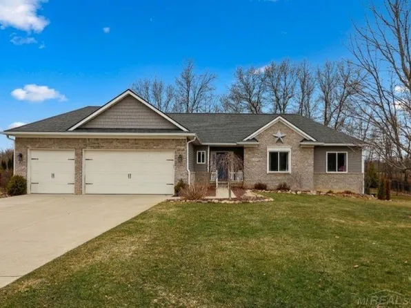 450 Pheasant Ridge Ct, Ortonville, MI 48462