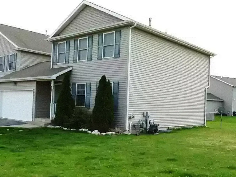 1476 Stonefield Dr — Photo 3