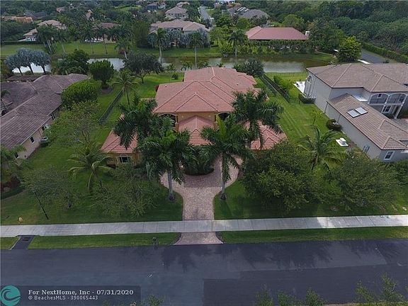 4th image of 2235 Antlia Ave
