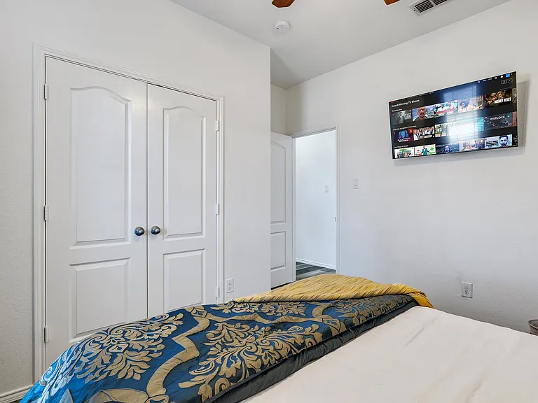 8317 Greenfield Dr — Photo 12