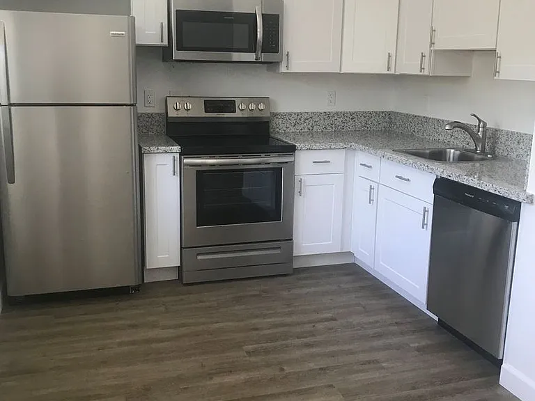 438 E Taylor St #1-6 — Photo 1