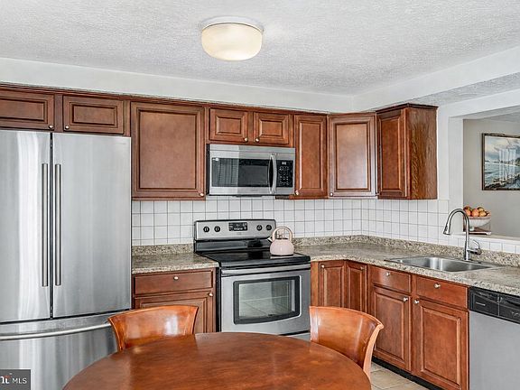 3rd image of 7467 Lone Star Rd