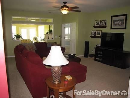 Family room
						:
						Open floor plan