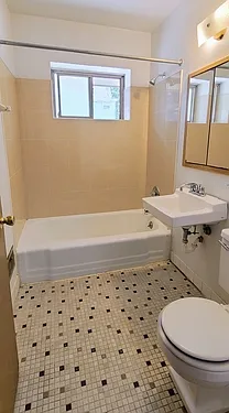 617 E Homer St #4 — Photo 8
