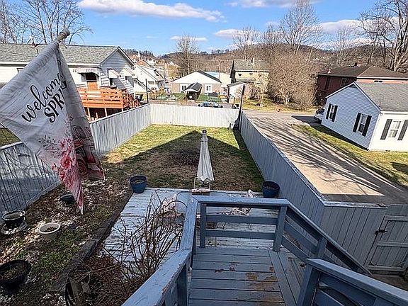 4th image of 107 Edison St