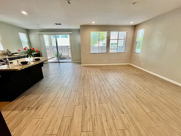 5th image of 1613 Viburnum Ln