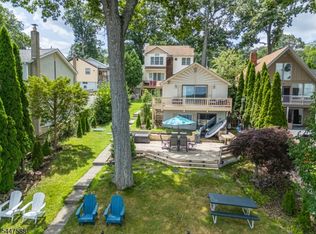 121 Maxim Dr, Hopatcong Boro, NJ 07843