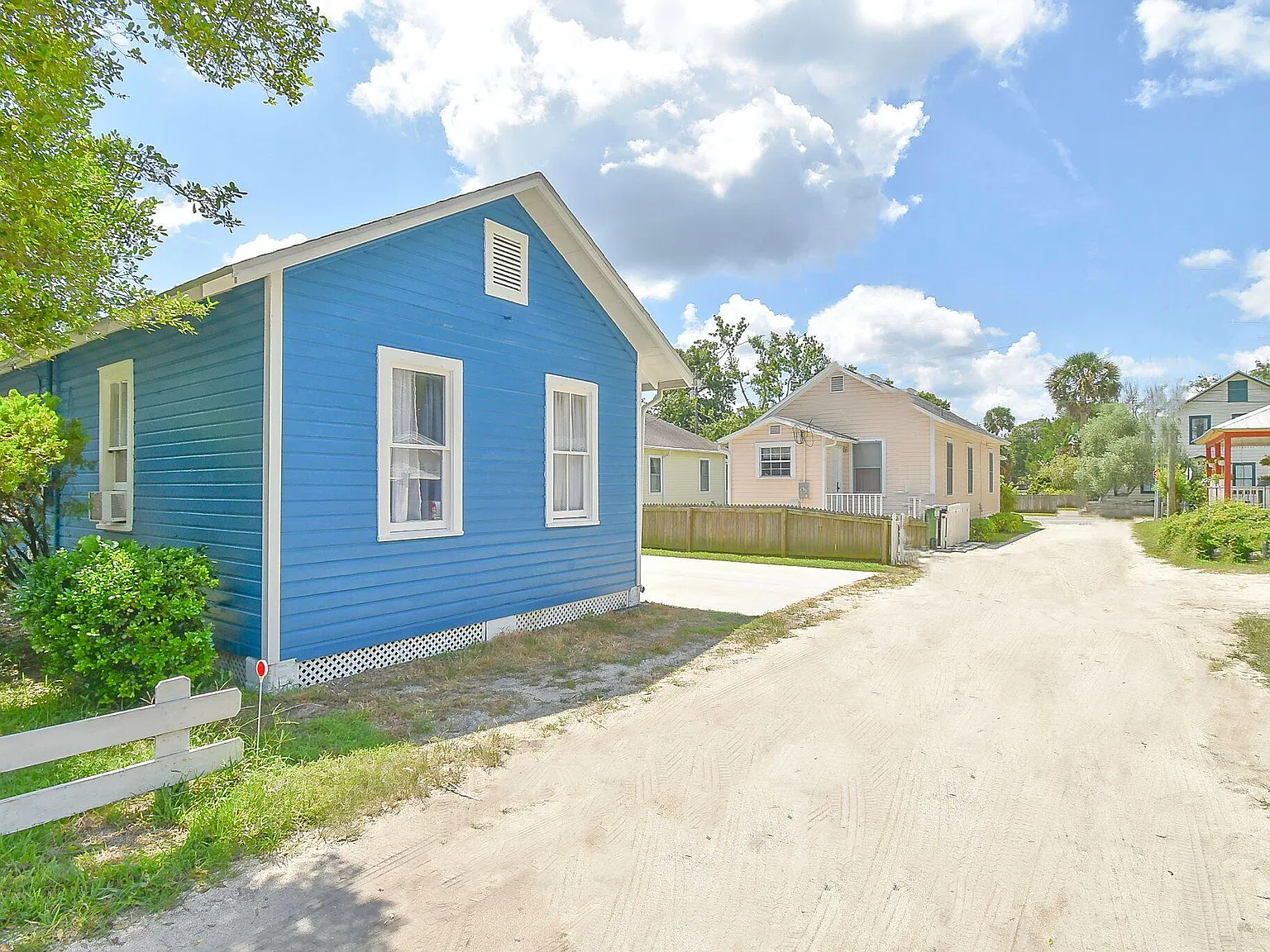 7 Dupont Ln — Photo 2