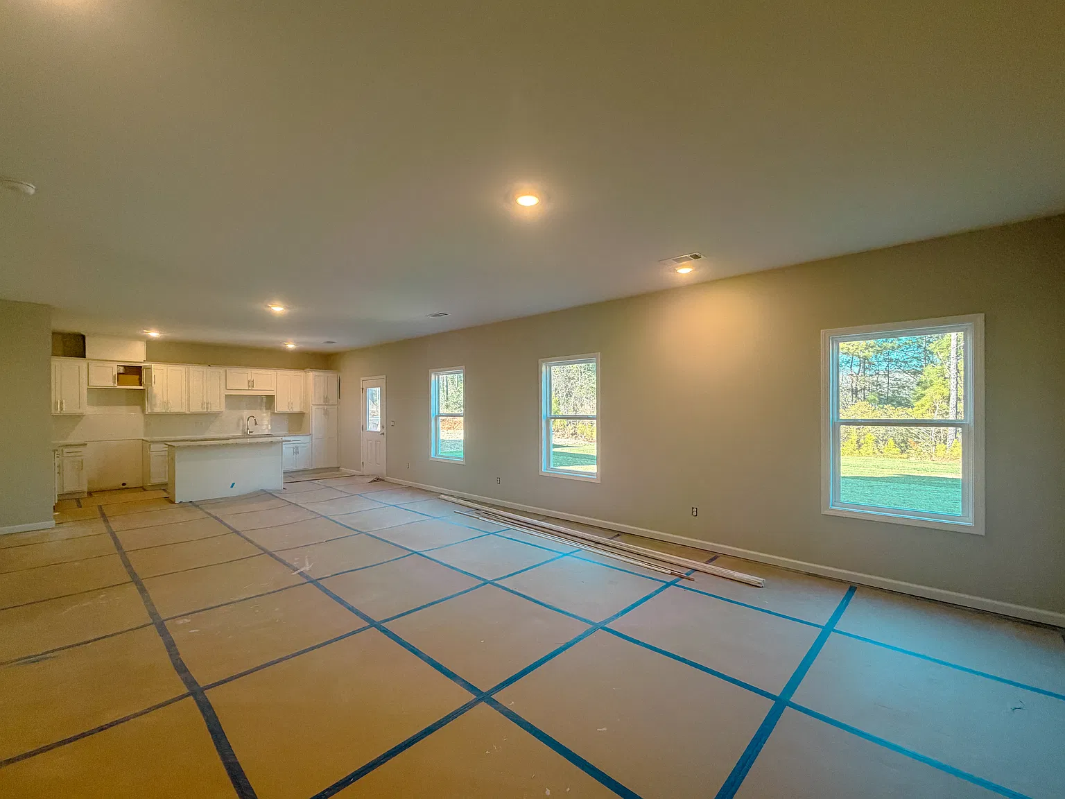 4 bed, 2.5 bath, 2101 sqft, $2,550 — Photo 3