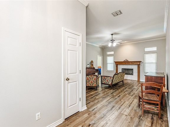 5th image of 4506 THOREAU Circle SW