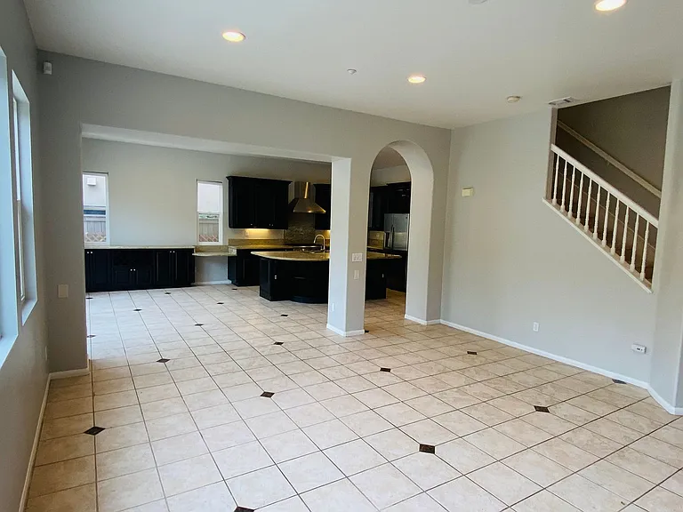 1162 Alexandra Ln — Photo 10