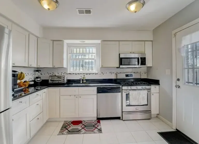 453 S 17th St — Photo 11