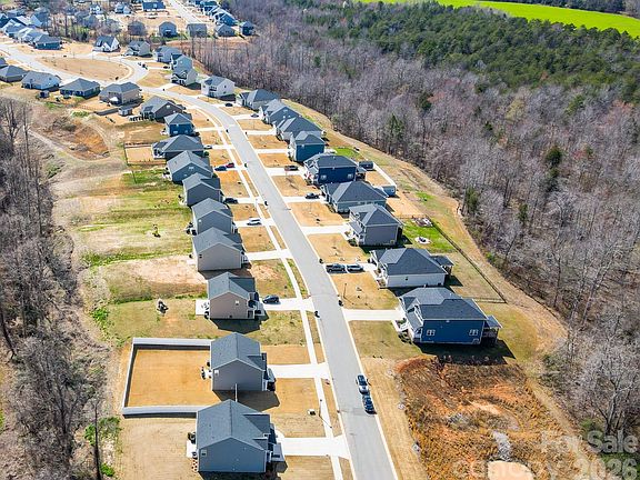 5th image of 220 Sugar Hill Rd