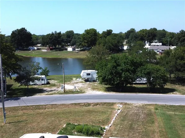 105 & 113 N Linn Valley Dr, Lacygne, KS 66040