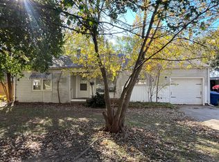 2126 E Cinderella Rd, Springfield, MO 65804