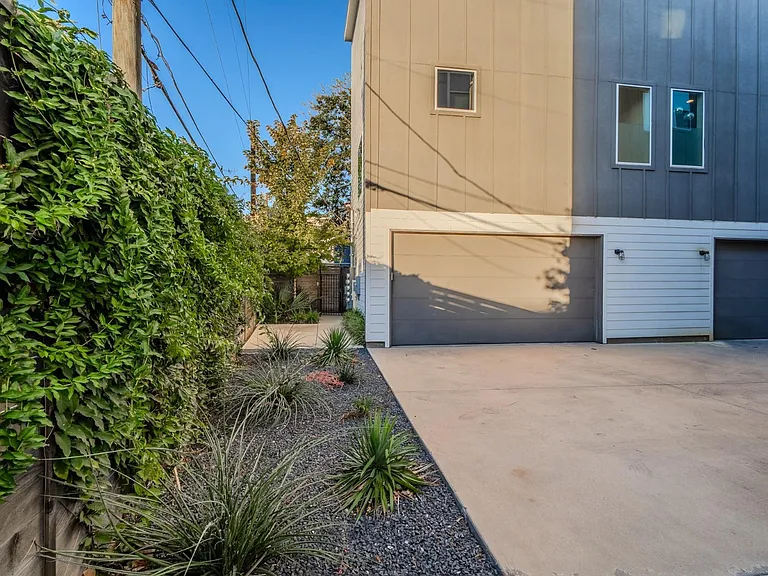 4911 Belmont Ave #13 — Photo 4