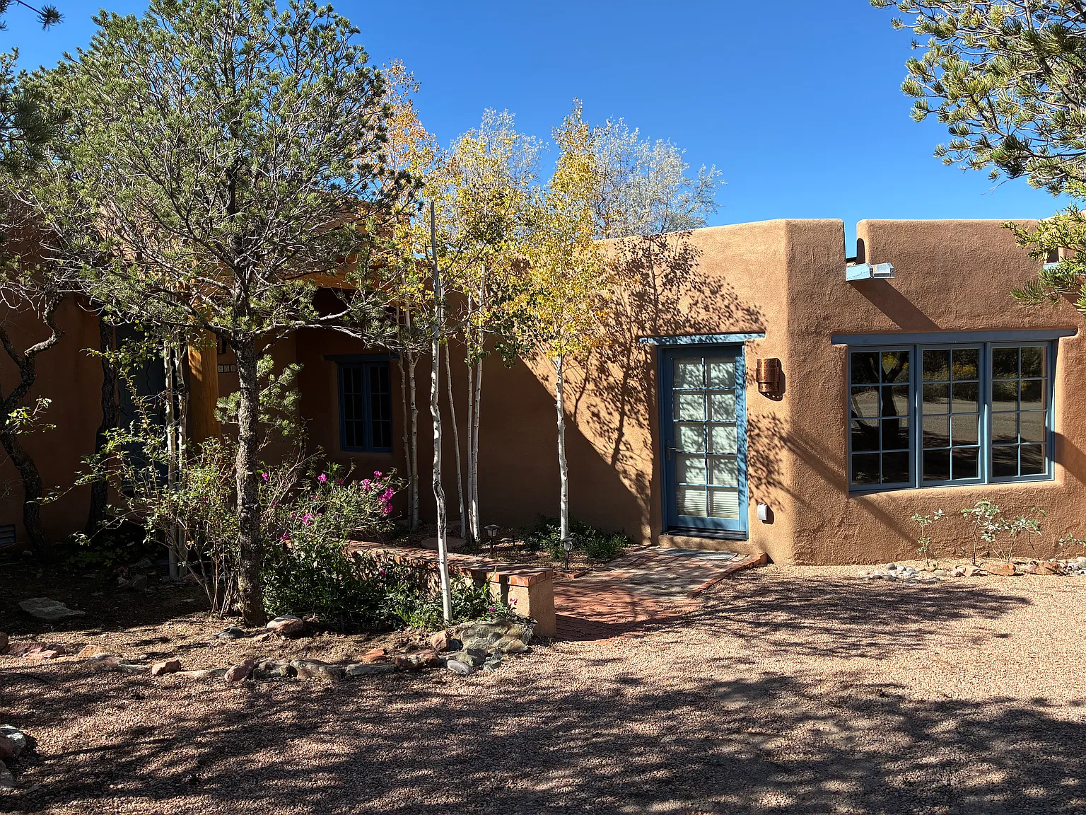 3 bed, 4000 sqft, $8,500 — Photo 2