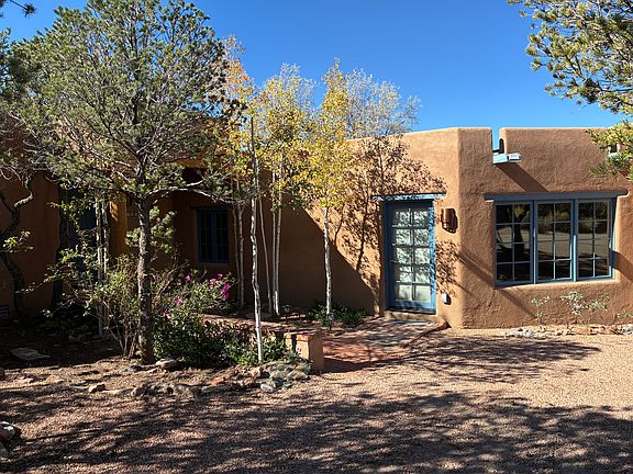 3rd image of 1300 Lejano Ln
