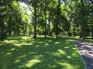 7231 Salisbury Rd, Maumee, OH 43537