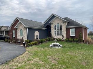 868 Alpar Ln, Shepherdsville, KY 40165