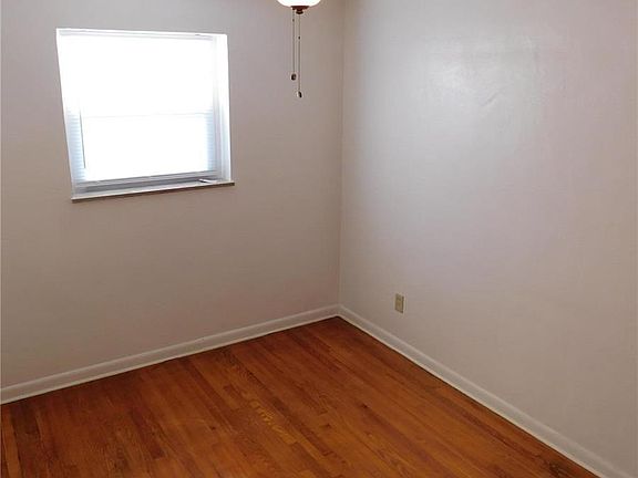 5th image of 9116 Gedde Ave