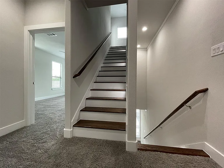 2417 N Winnetka Ave — Photo 10
